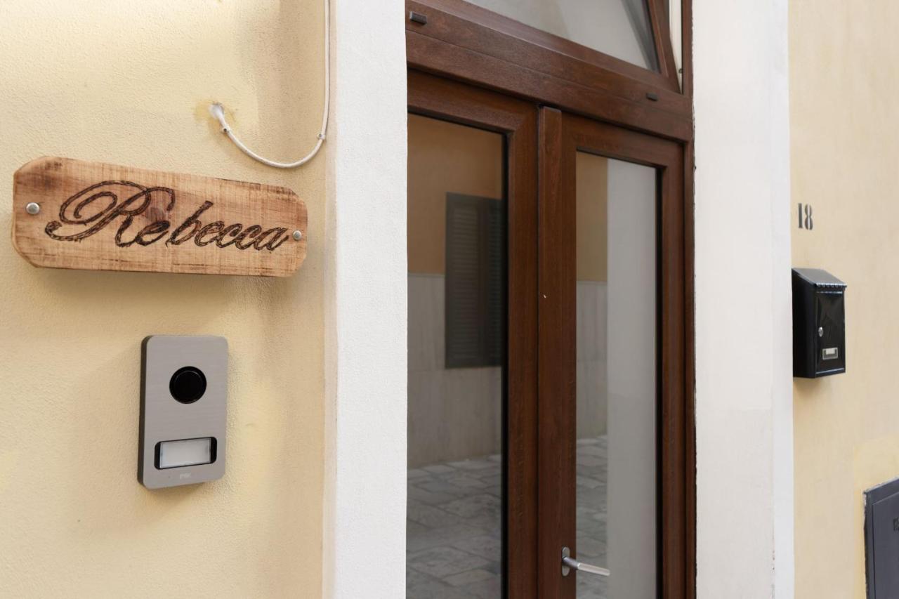 Casa Rebecca Apartment Brindisi Bagian luar foto