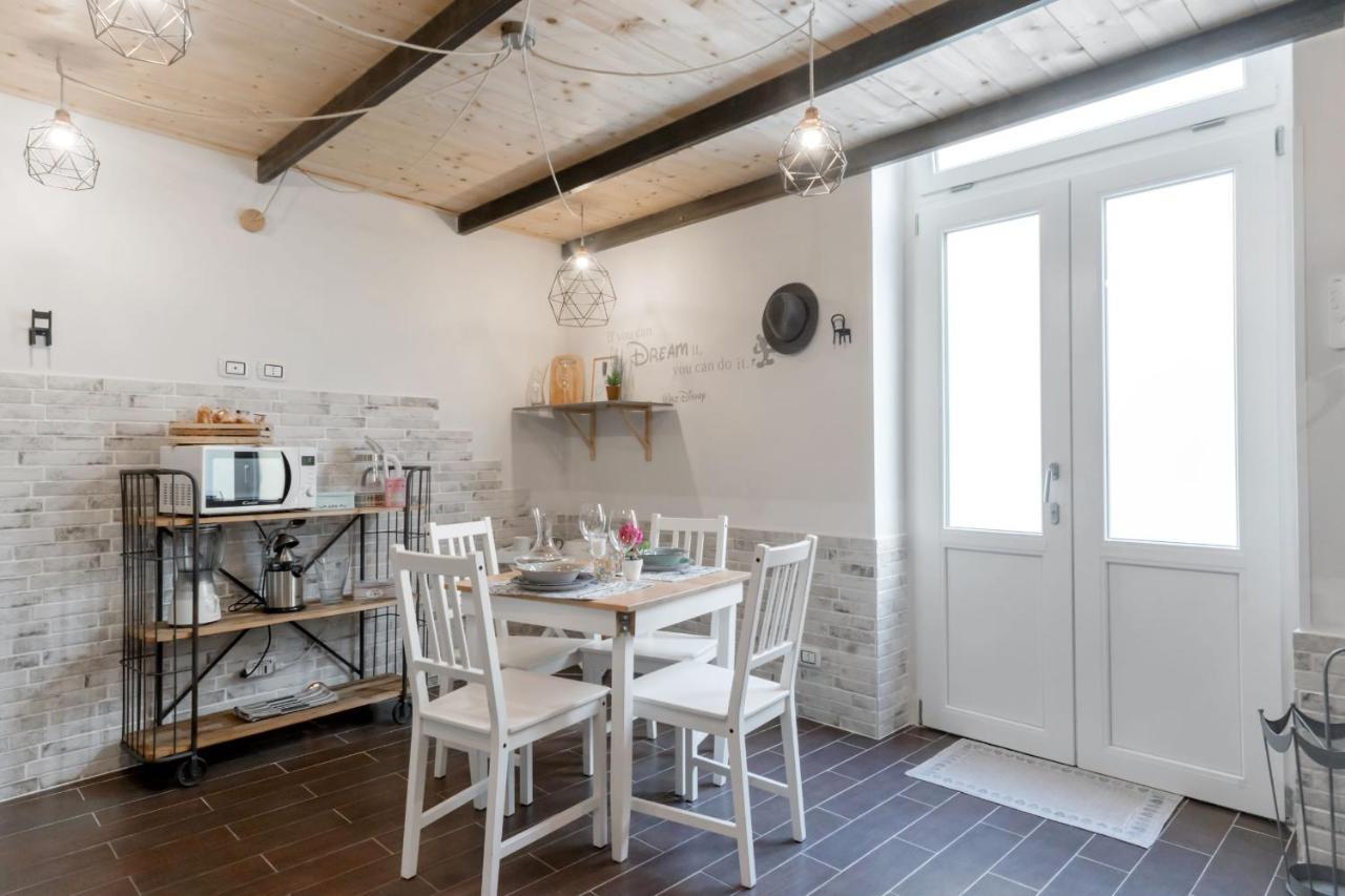 Casa Rebecca Apartment Brindisi Bagian luar foto